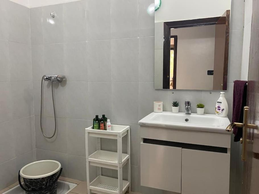 Authentic Comfort And Charm Apartment